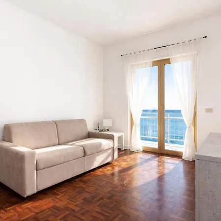 4 Bedroom Vista Mare, Terrazza E Giardino Сasa de vacaciones