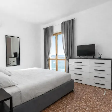4 Bedroom Vista Mare, Terrazza E Giardino * Génova