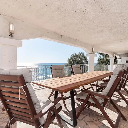 4 Bedroom Vista Mare, Terrazza E Giardino Holiday home *