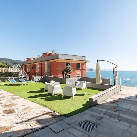4 Bedroom Vista Mare, Terrazza E Giardino Holiday home Genoa