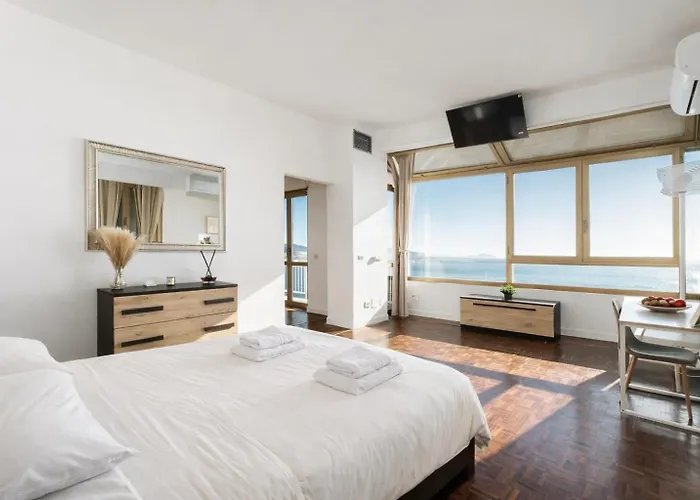 4 Bedroom Vista Mare, Terrazza E Giardino Holiday home *