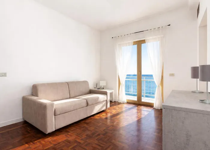 4 Bedroom Vista Mare, Terrazza E Giardino Holiday home