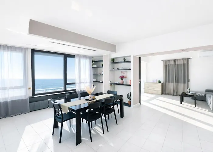 Holiday home 4 Bedroom Vista Mare, Terrazza E Giardino Genoa