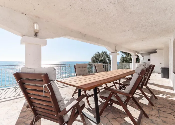 4 Bedroom Vista Mare, Terrazza E Giardino Holiday home *