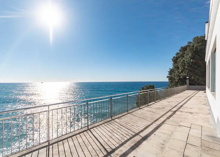 Holiday home 4 Bedroom Vista Mare, Terrazza E Giardino Genoa