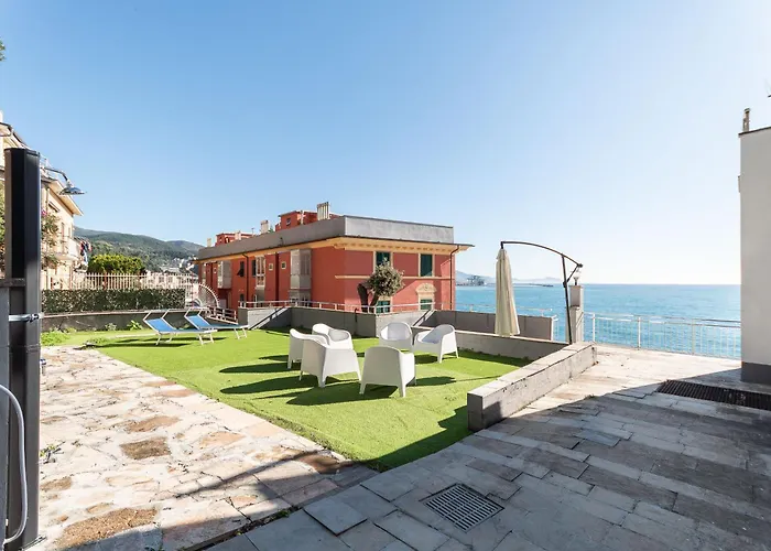 4 Bedroom Vista Mare, Terrazza E Giardino Holiday home Genoa